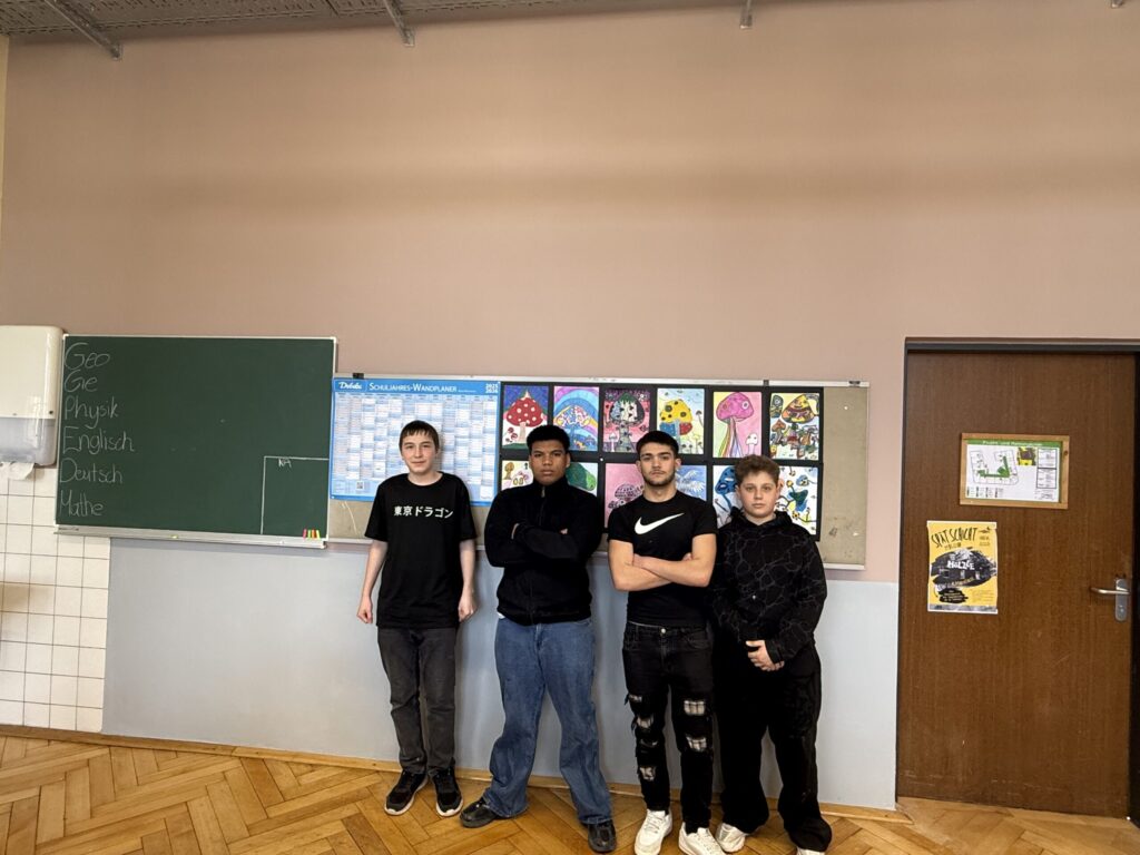 Eindrücke: Schüler der Klasse 9b streichen ihr Klassenzimmer selbst (1)
